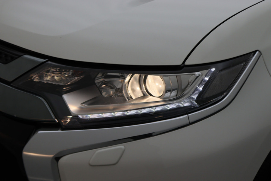 Mitsubishi Outlander 2.4 PHEV Pure SOH 94%, Keyless, Apple Carplay, Trekhaak, Camera, Stoelverwarming, PDC