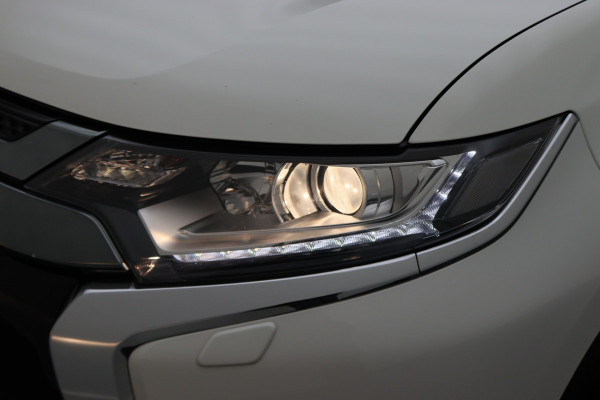 Mitsubishi Outlander 2.4 PHEV Pure SOH 94%, Keyless, Apple Carplay, Trekhaak, Camera, Stoelverwarming, PDC