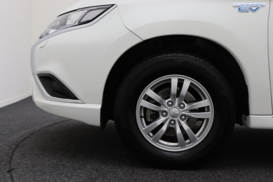 Mitsubishi Outlander 2.4 PHEV Pure SOH 94%, Keyless, Apple Carplay, Trekhaak, Camera, Stoelverwarming, PDC
