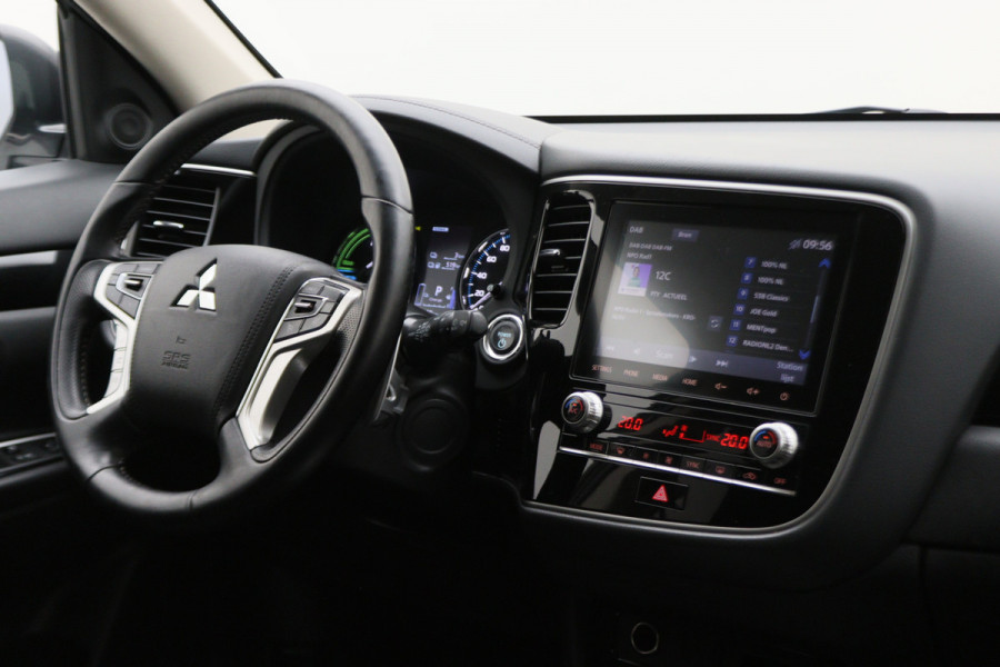 Mitsubishi Outlander 2.4 PHEV Pure SOH 94%, Keyless, Apple Carplay, Trekhaak, Camera, Stoelverwarming, PDC