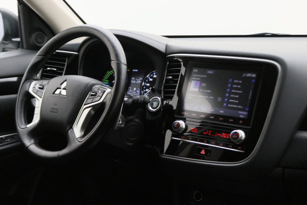 Mitsubishi Outlander 2.4 PHEV Pure SOH 94%, Keyless, Apple Carplay, Trekhaak, Camera, Stoelverwarming, PDC