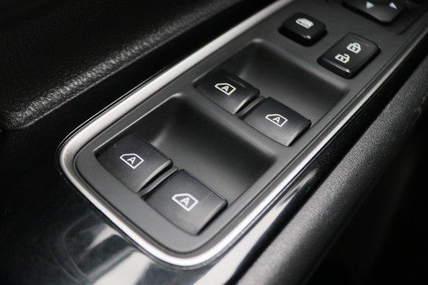 Mitsubishi Outlander 2.4 PHEV Pure SOH 94%, Keyless, Apple Carplay, Trekhaak, Camera, Stoelverwarming, PDC