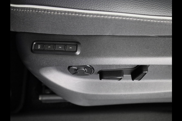 Škoda Kodiaq 1.5 TSI PHEV Sportline Business 204pk | 20 inch | Trekhaak | Panoramadak | Winter pakket |  Blind Spot | Adaptive Cruise | Stoelverwarming | Camera | Light & View