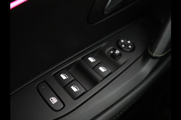 Peugeot e-208 EV GT Pack 50 kWh | Adaptive cruise | Carplay | Camera | Half leder | Keyless | Sportstoelen | Navigatie | Full LED