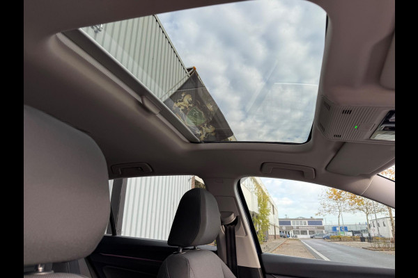 Volkswagen Golf 1.5 eTSI Style LED/LMV17/PDC/NAVI/VIRTU/PANO