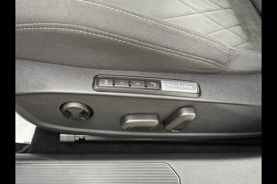 Volkswagen Golf 1.5 eTSI Style LED/LMV17/PDC/NAVI/VIRTU/PANO