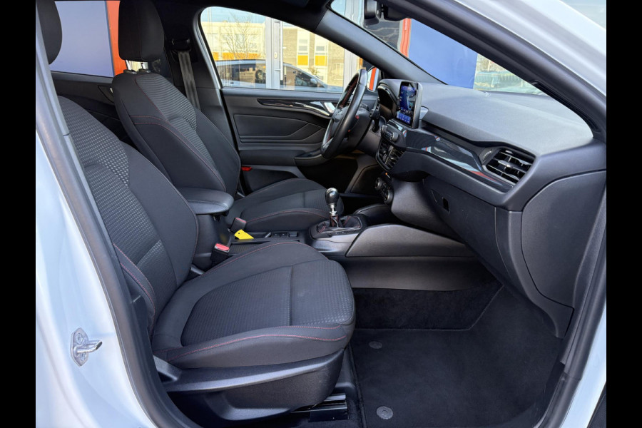 Ford FOCUS Wagon 1.0 EcoBoost Hybrid ST Line X Business Winterpack | Cruise control | Climate control | Automatisch inparkeren |