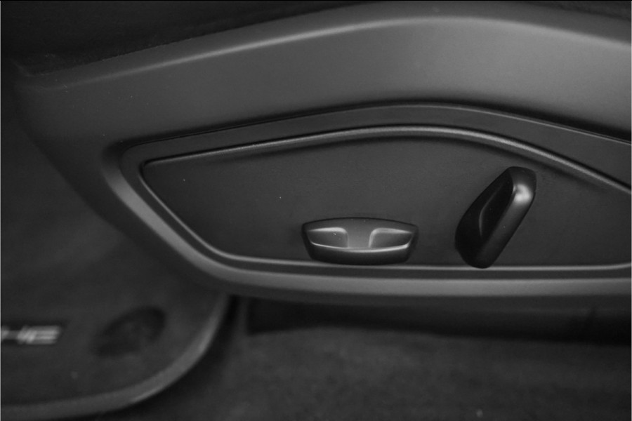 Porsche Taycan Cross Turismo 4 93 kWh Pano Luchtvering PASM Bose