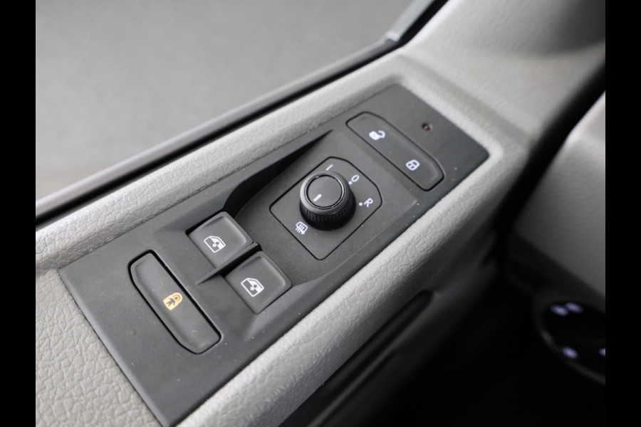 Volkswagen Transporter 2.0 TDI L2H1 28 Comfortline 110 pk | Verlengde garantie | Navigatie via App | Parkeersensoren achter | Cruise control |