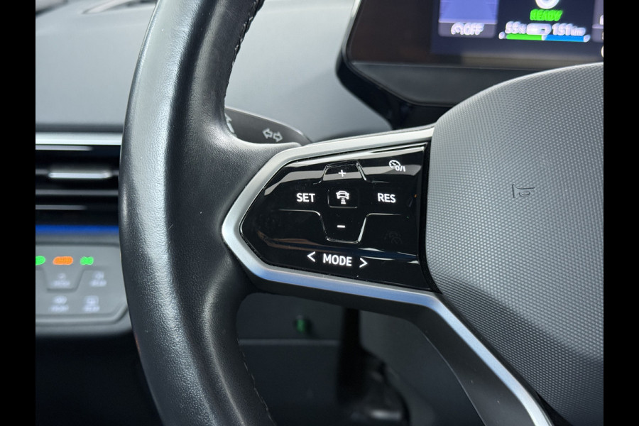 Volkswagen ID.4 SOH 92% Trekhaak Adap.Cruise Navi Ecc Apple Carplay Android Auto Stoel+Stuurverwarming Pdc Ecc DAB Smart Climate Comfort Pakket Rijstrooksensor Led Verwarmde Voorruit 1e Eigenaar Origineel Nederlandse Auto 55kWh pure € 42.000 nieuw!