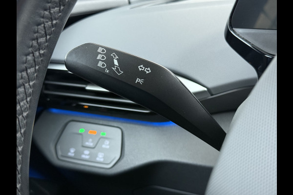 Volkswagen ID.4 SOH 92% Trekhaak Adap.Cruise Navi Ecc Apple Carplay Android Auto Stoel+Stuurverwarming Pdc Ecc DAB Smart Climate Comfort Pakket Rijstrooksensor Led Verwarmde Voorruit 1e Eigenaar Origineel Nederlandse Auto 55kWh pure € 42.000 nieuw!