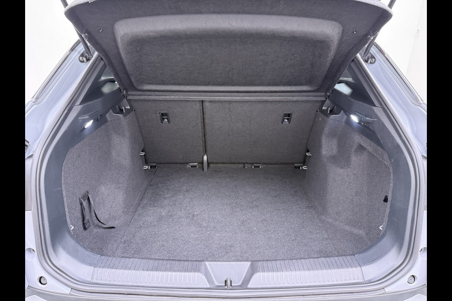 Volkswagen ID.4 SOH 92% Trekhaak Adap.Cruise Navi Ecc Apple Carplay Android Auto Stoel+Stuurverwarming Pdc Ecc DAB Smart Climate Comfort Pakket Rijstrooksensor Led Verwarmde Voorruit 1e Eigenaar Origineel Nederlandse Auto 55kWh pure € 42.000 nieuw!