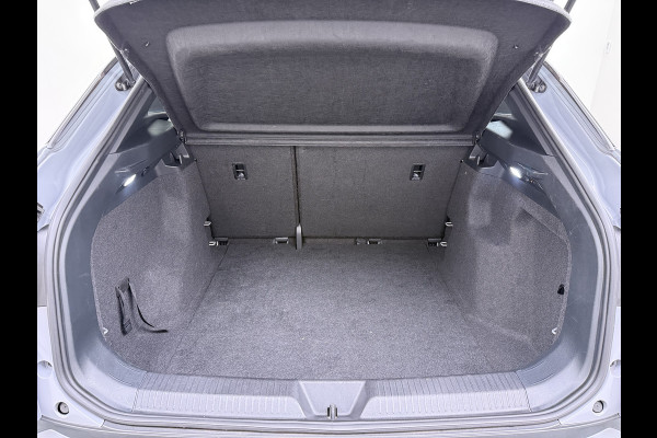 Volkswagen ID.4 SOH 92% Trekhaak Adap.Cruise Navi Ecc Apple Carplay Android Auto Stoel+Stuurverwarming Pdc Ecc DAB Smart Climate Comfort Pakket Rijstrooksensor Led Verwarmde Voorruit 1e Eigenaar Origineel Nederlandse Auto 55kWh pure € 42.000 nieuw!