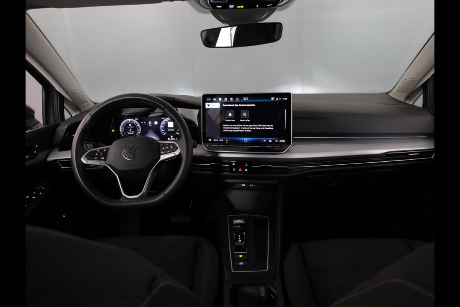 Volkswagen Golf 1.5 eHybrid Life Edition 204 pk Automaat (DSG) | Verlengde garantie | Navigatie via App | Parkeersensoren (Park assist) | Achteruitrijcamera | Adaptieve cruise control |