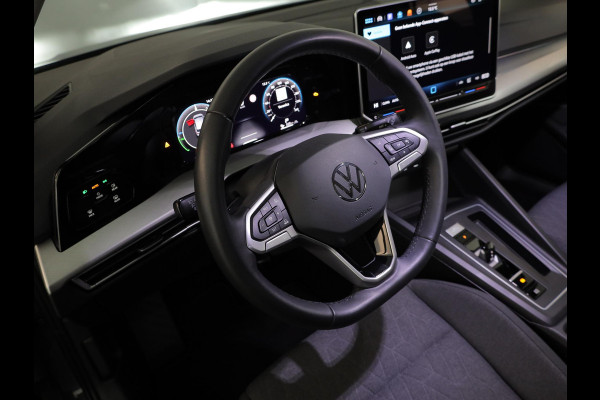 Volkswagen Golf 1.5 eHybrid Life Edition 204 pk Automaat (DSG) | Verlengde garantie | Navigatie via App | Parkeersensoren (Park assist) | Achteruitrijcamera | Adaptieve cruise control |