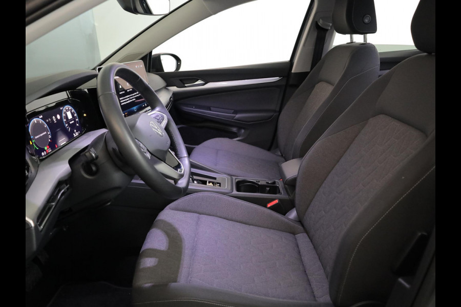Volkswagen Golf 1.5 eHybrid Life Edition 204 pk Automaat (DSG) | Verlengde garantie | Navigatie via App | Parkeersensoren (Park assist) | Achteruitrijcamera | Adaptieve cruise control |