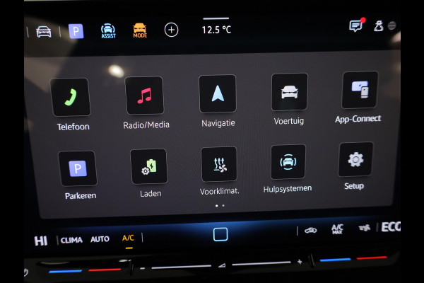 Volkswagen Golf 1.5 eHybrid Life Edition 204 pk Automaat (DSG) | Verlengde garantie | Navigatie via App | Parkeersensoren (Park assist) | Achteruitrijcamera | Adaptieve cruise control |