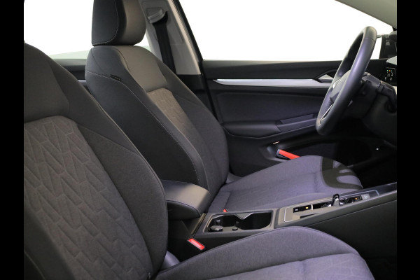 Volkswagen Golf 1.5 eHybrid Life Edition 204 pk Automaat (DSG) | Verlengde garantie | Navigatie via App | Parkeersensoren (Park assist) | Achteruitrijcamera | Adaptieve cruise control |