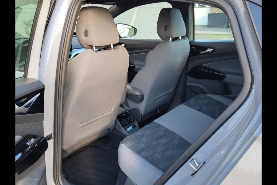 Volkswagen ID.5 Pro 77kWh SOH 98%!! Warmtepomp Afn-Trekhaak Adaptive-Cruise HUD Camera Navi 19"Lm Parkassist PDC-a+v Apple Android Carplay App-C Rijstrooksensor+Correctie Airco-Achter Stoel+Stuur+Vooraam+ruitensproeiers+wisserbl.-Verwarmd Head-up-Display Draadloze-lader Front Assist Voice-Command Keyless-Start Verkeersbordherk. AEB ESP BotsWaarsch. Two-Tone-lak Orig.NLse auto € 54.000 nieuw