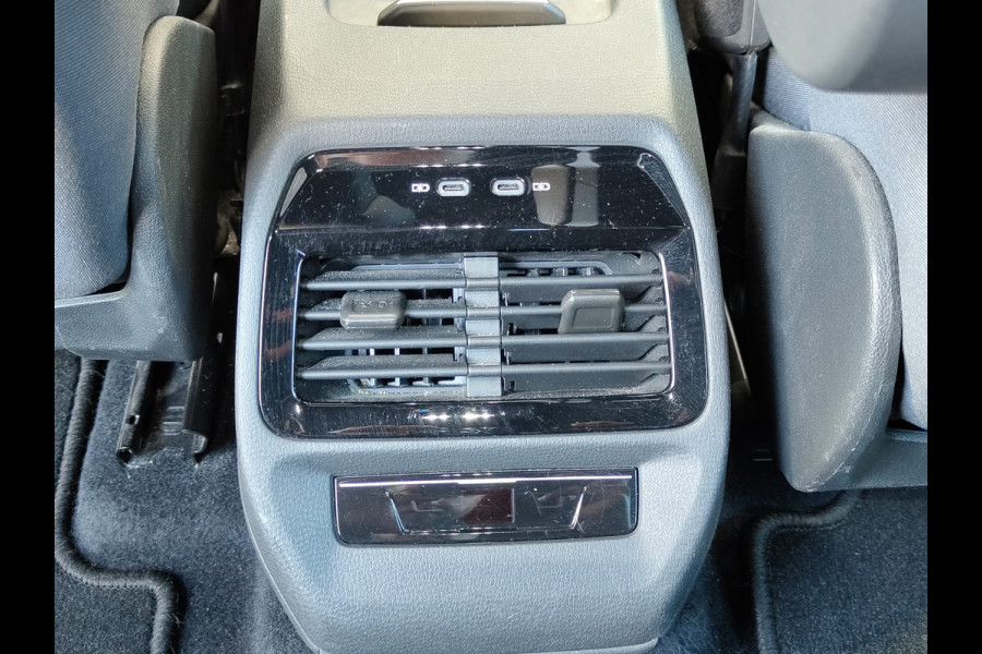 Volkswagen ID.5 Pro 77kWh SOH 98%!! Warmtepomp Afn-Trekhaak Adaptive-Cruise HUD Camera Navi 19"Lm Parkassist PDC-a+v Apple Android Carplay App-C Rijstrooksensor+Correctie Airco-Achter Stoel+Stuur+Vooraam+ruitensproeiers+wisserbl.-Verwarmd Head-up-Display Draadloze-lader Front Assist Voice-Command Keyless-Start Verkeersbordherk. AEB ESP BotsWaarsch. Two-Tone-lak Orig.NLse auto € 54.000 nieuw