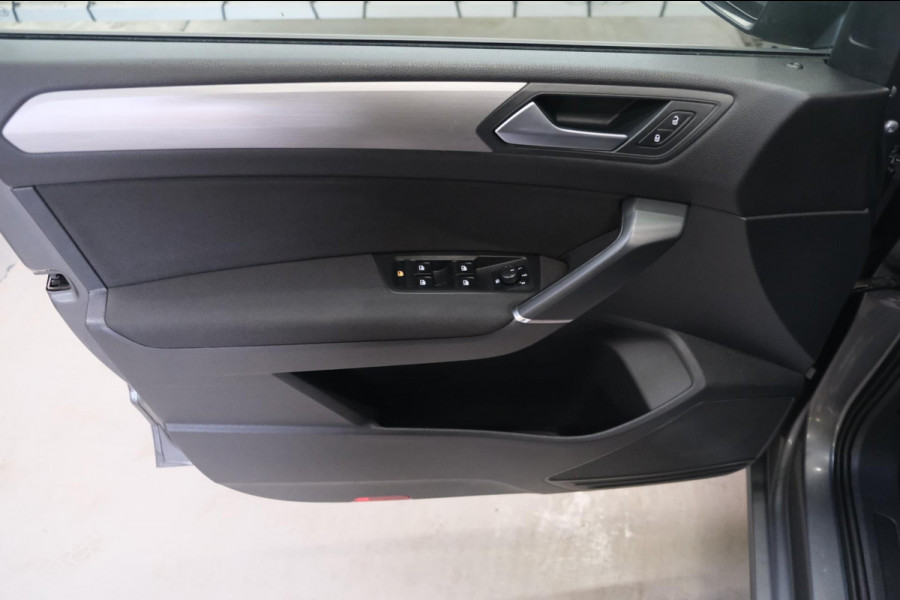 Volkswagen Touran 1.6 TDI - Grijskenteken, Airco, Cruise, Navi, PDC, Camera, Trekhaak.