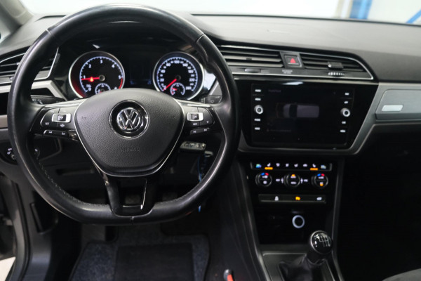 Volkswagen Touran 1.6 TDI - Grijskenteken, Airco, Cruise, Navi, PDC, Camera, Trekhaak.