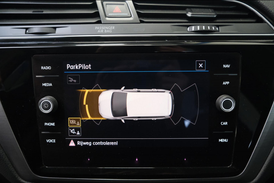 Volkswagen Touran 1.6 TDI - Grijskenteken, Airco, Cruise, Navi, PDC, Camera, Trekhaak.