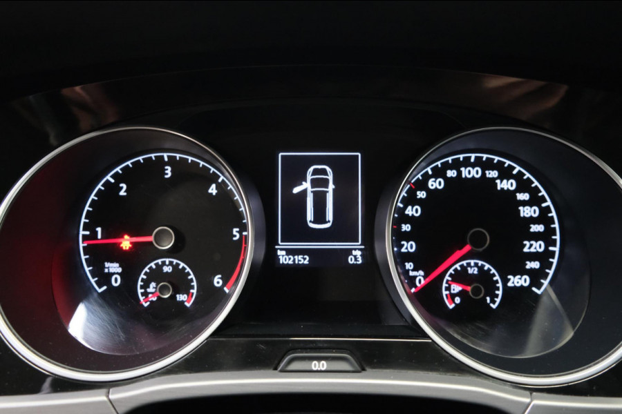 Volkswagen Touran 1.6 TDI - Grijskenteken, Airco, Cruise, Navi, PDC, Camera, Trekhaak.