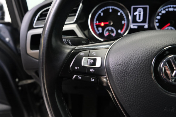 Volkswagen Touran 1.6 TDI - Grijskenteken, Airco, Cruise, Navi, PDC, Camera, Trekhaak.