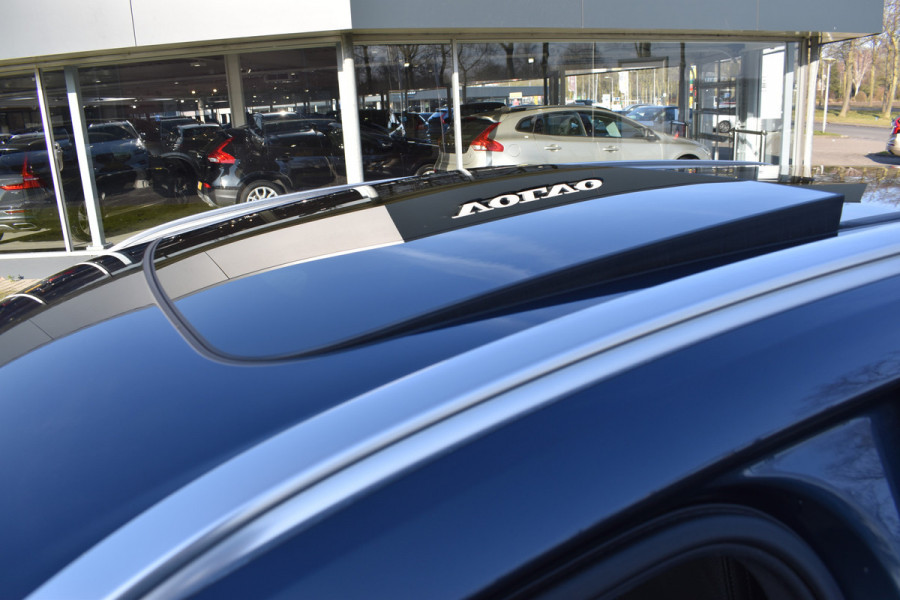 Volvo XC60 T6 340PK AWD Business Pro | Trekhaak | Luchtvering | Camera |  Panodak | 19" LMV | Stoelverwarming