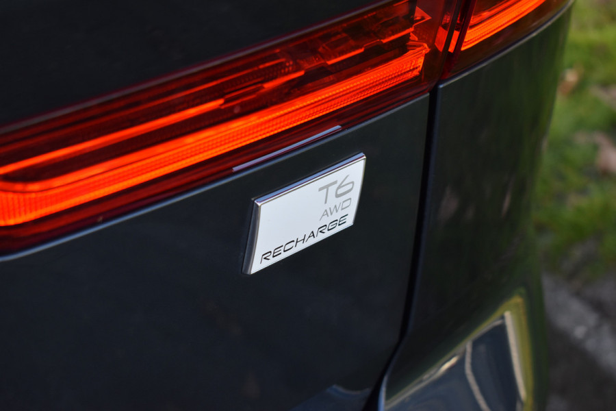 Volvo XC60 T6 340PK AWD Business Pro | Trekhaak | Luchtvering | Camera |  Panodak | 19" LMV | Stoelverwarming