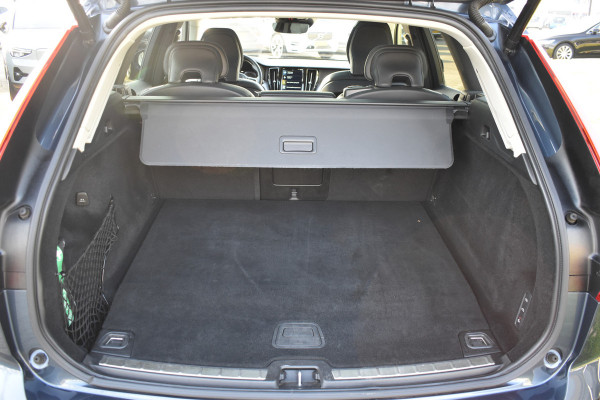 Volvo XC60 T6 340PK AWD Business Pro | Trekhaak | Luchtvering | Camera |  Panodak | 19" LMV | Stoelverwarming