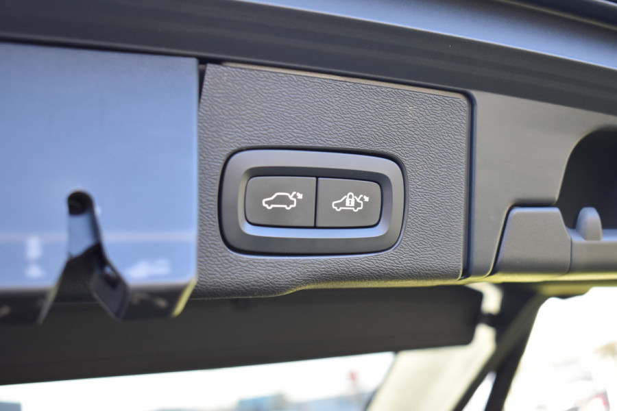 Volvo XC60 T6 340PK AWD Business Pro | Trekhaak | Luchtvering | Camera |  Panodak | 19" LMV | Stoelverwarming