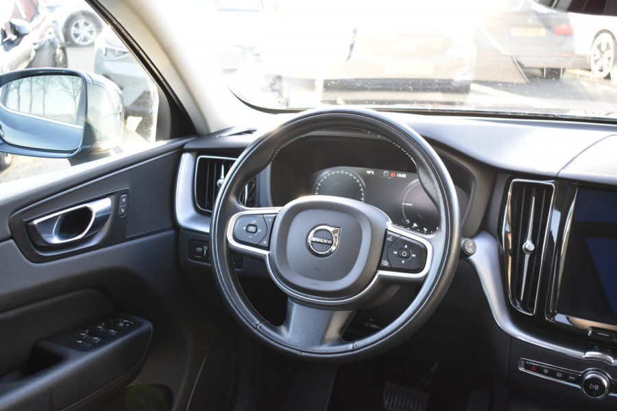 Volvo XC60 T6 340PK AWD Business Pro | Trekhaak | Luchtvering | Camera |  Panodak | 19" LMV | Stoelverwarming