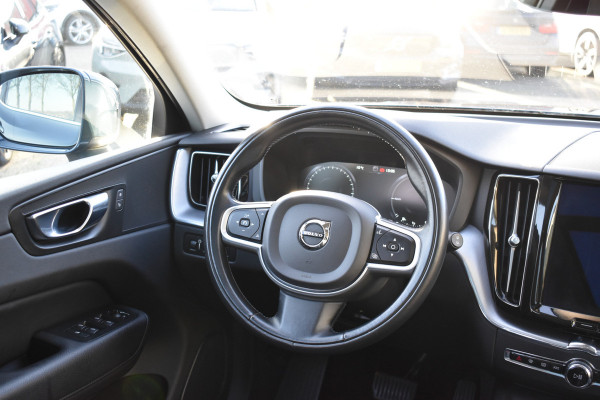 Volvo XC60 T6 340PK AWD Business Pro | Trekhaak | Luchtvering | Camera |  Panodak | 19" LMV | Stoelverwarming