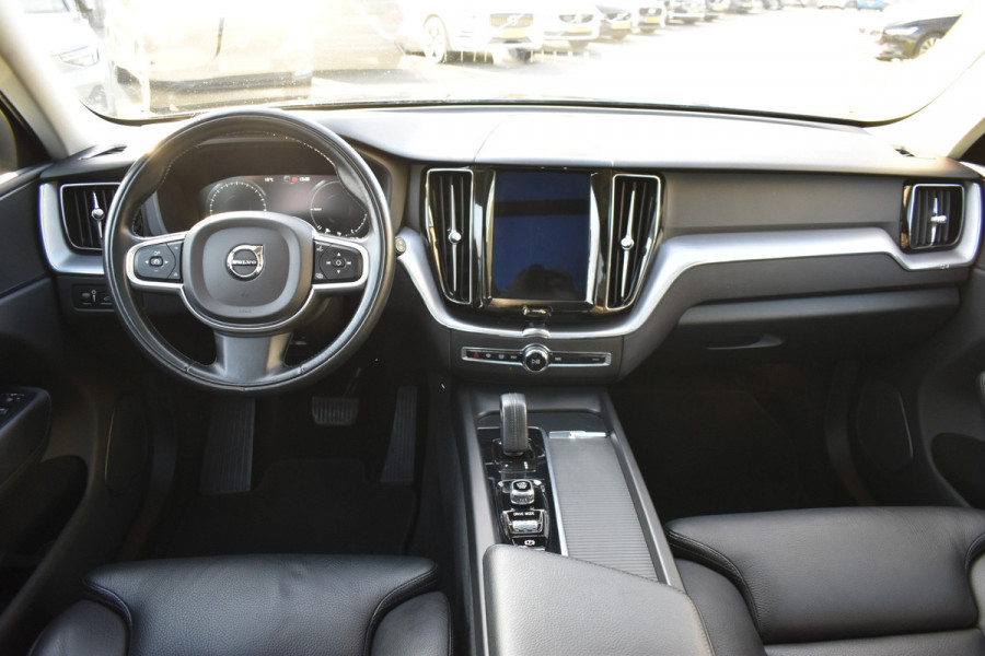 Volvo XC60 T6 340PK AWD Business Pro | Trekhaak | Luchtvering | Camera |  Panodak | 19" LMV | Stoelverwarming