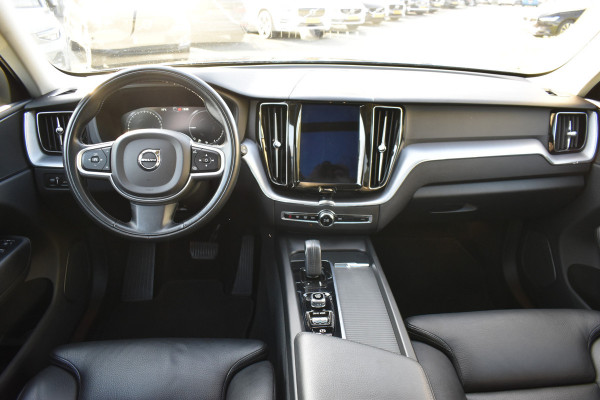 Volvo XC60 T6 340PK AWD Business Pro | Trekhaak | Luchtvering | Camera |  Panodak | 19" LMV | Stoelverwarming