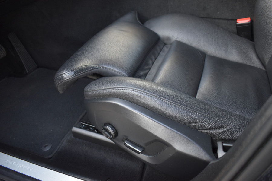 Volvo XC60 T6 340PK AWD Business Pro | Trekhaak | Luchtvering | Camera |  Panodak | 19" LMV | Stoelverwarming