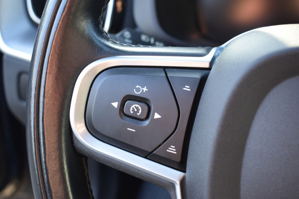 Volvo XC60 T6 340PK AWD Business Pro | Trekhaak | Luchtvering | Camera |  Panodak | 19" LMV | Stoelverwarming