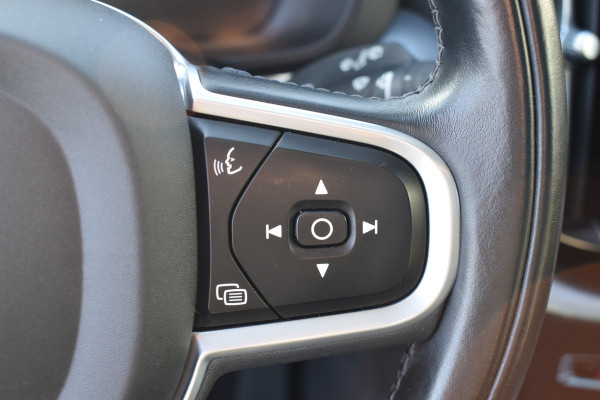 Volvo XC60 T6 340PK AWD Business Pro | Trekhaak | Luchtvering | Camera |  Panodak | 19" LMV | Stoelverwarming