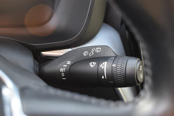 Volvo XC60 T6 340PK AWD Business Pro | Trekhaak | Luchtvering | Camera |  Panodak | 19" LMV | Stoelverwarming