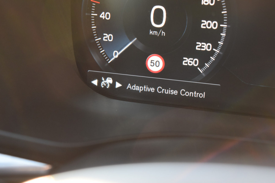 Volvo XC60 T6 340PK AWD Business Pro | Trekhaak | Luchtvering | Camera |  Panodak | 19" LMV | Stoelverwarming