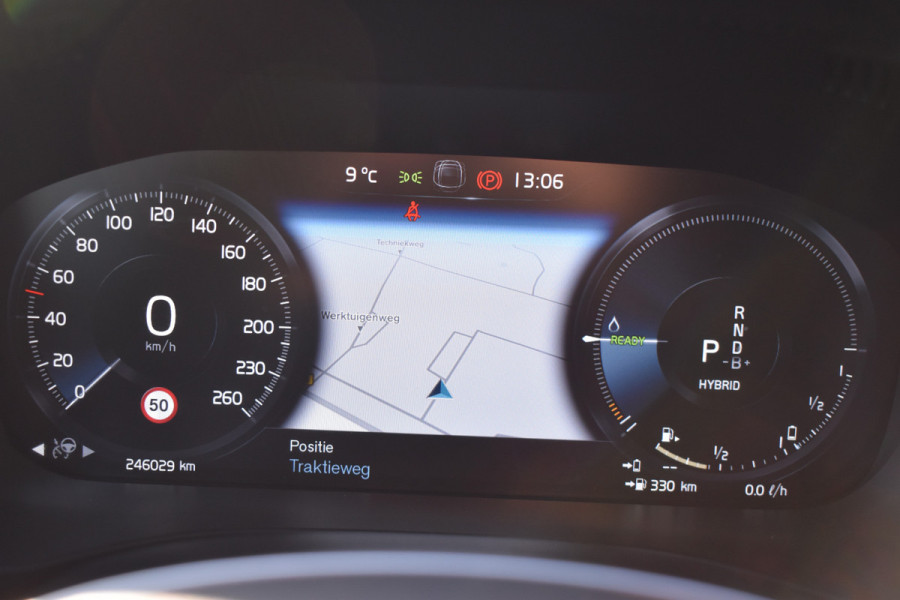 Volvo XC60 T6 340PK AWD Business Pro | Trekhaak | Luchtvering | Camera |  Panodak | 19" LMV | Stoelverwarming