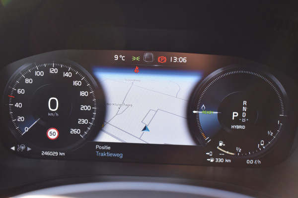 Volvo XC60 T6 340PK AWD Business Pro | Trekhaak | Luchtvering | Camera |  Panodak | 19" LMV | Stoelverwarming