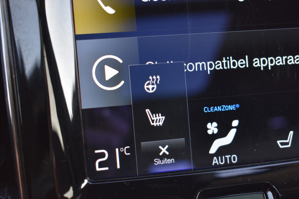 Volvo XC60 T6 340PK AWD Business Pro | Trekhaak | Luchtvering | Camera |  Panodak | 19" LMV | Stoelverwarming