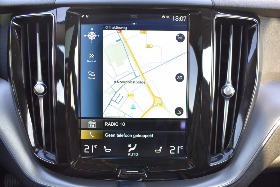 Volvo XC60 T6 340PK AWD Business Pro | Trekhaak | Luchtvering | Camera |  Panodak | 19" LMV | Stoelverwarming