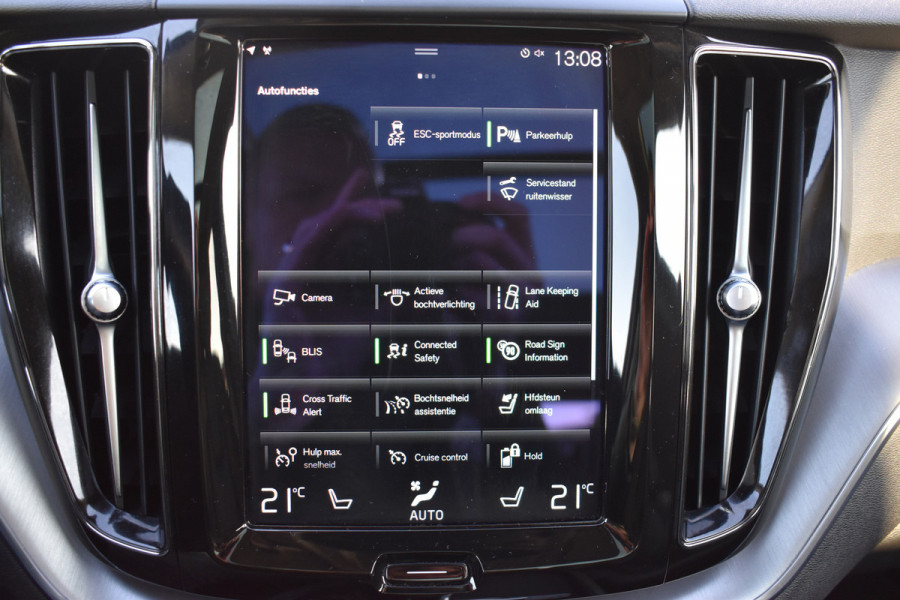 Volvo XC60 T6 340PK AWD Business Pro | Trekhaak | Luchtvering | Camera |  Panodak | 19" LMV | Stoelverwarming