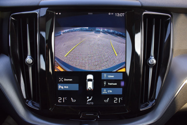 Volvo XC60 T6 340PK AWD Business Pro | Trekhaak | Luchtvering | Camera |  Panodak | 19" LMV | Stoelverwarming