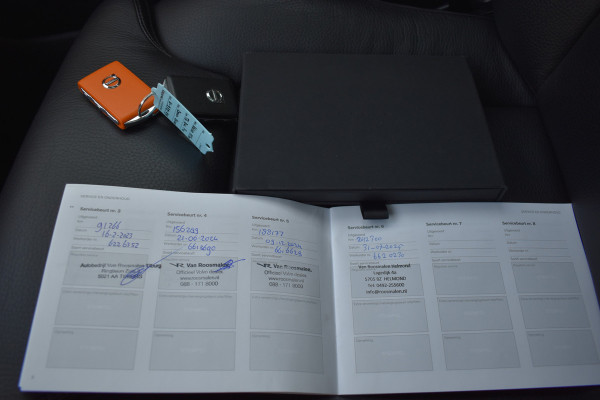 Volvo XC60 T6 340PK AWD Business Pro | Trekhaak | Luchtvering | Camera |  Panodak | 19" LMV | Stoelverwarming