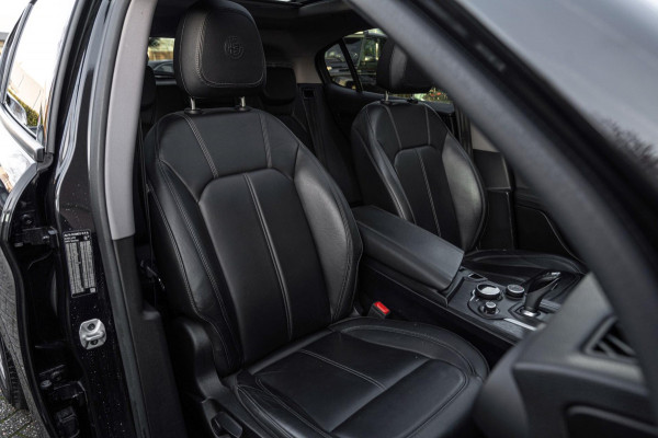 Alfa Romeo Stelvio 2.0 T AWD B-Tech Q4 200 PK Pano Adaptive Leder Camera 19''